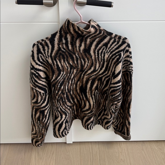 Zara Black and Tan Patterned Sweater - Picture 3 of 3